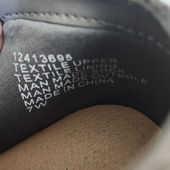 TORRID WOMEN'S PERFORATED WEDGE SNEAKER SIZE 7W GRAY - Picture 9 of 9